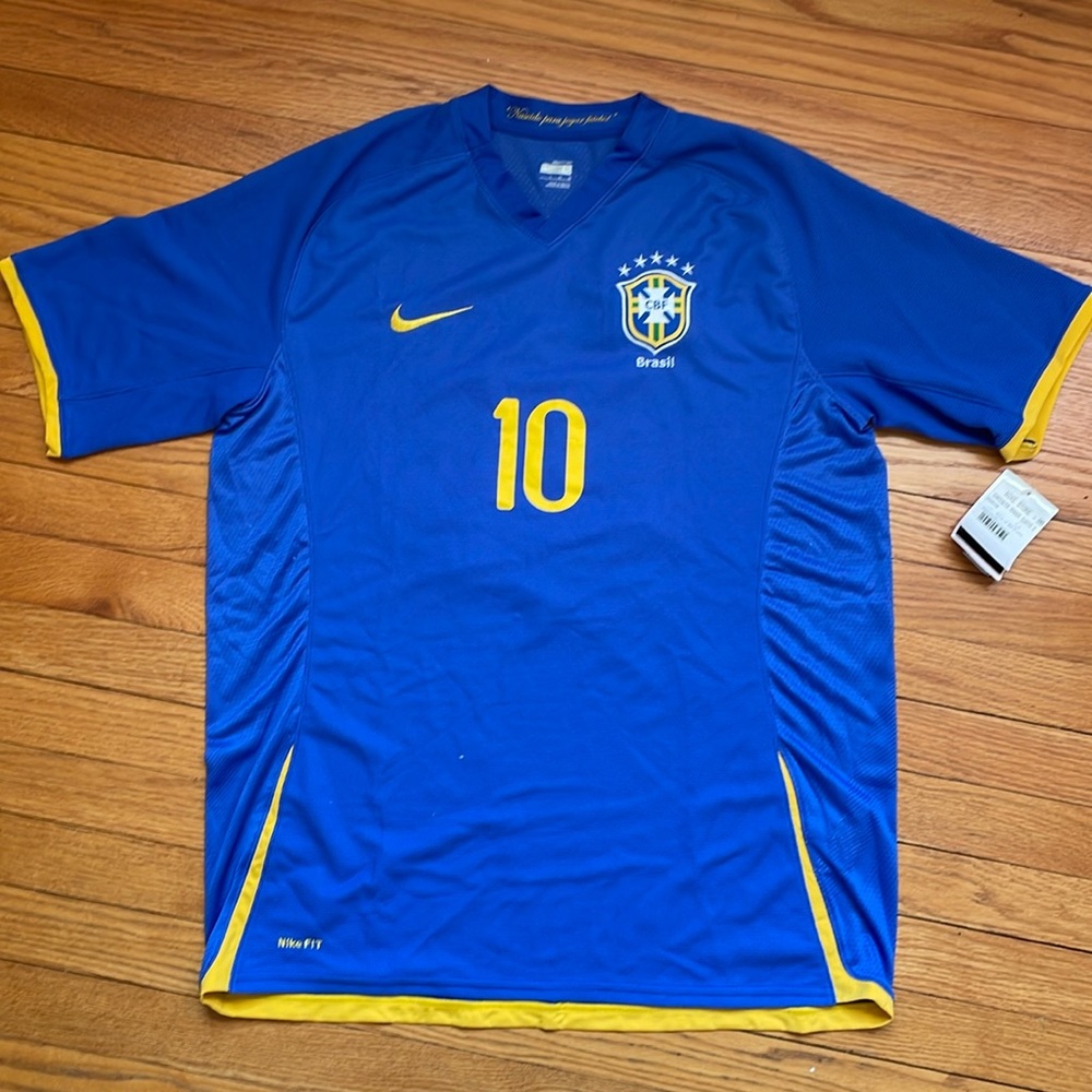 NWT Brazil soccer jersey. Men’s Large. #10 Nike dri-fit